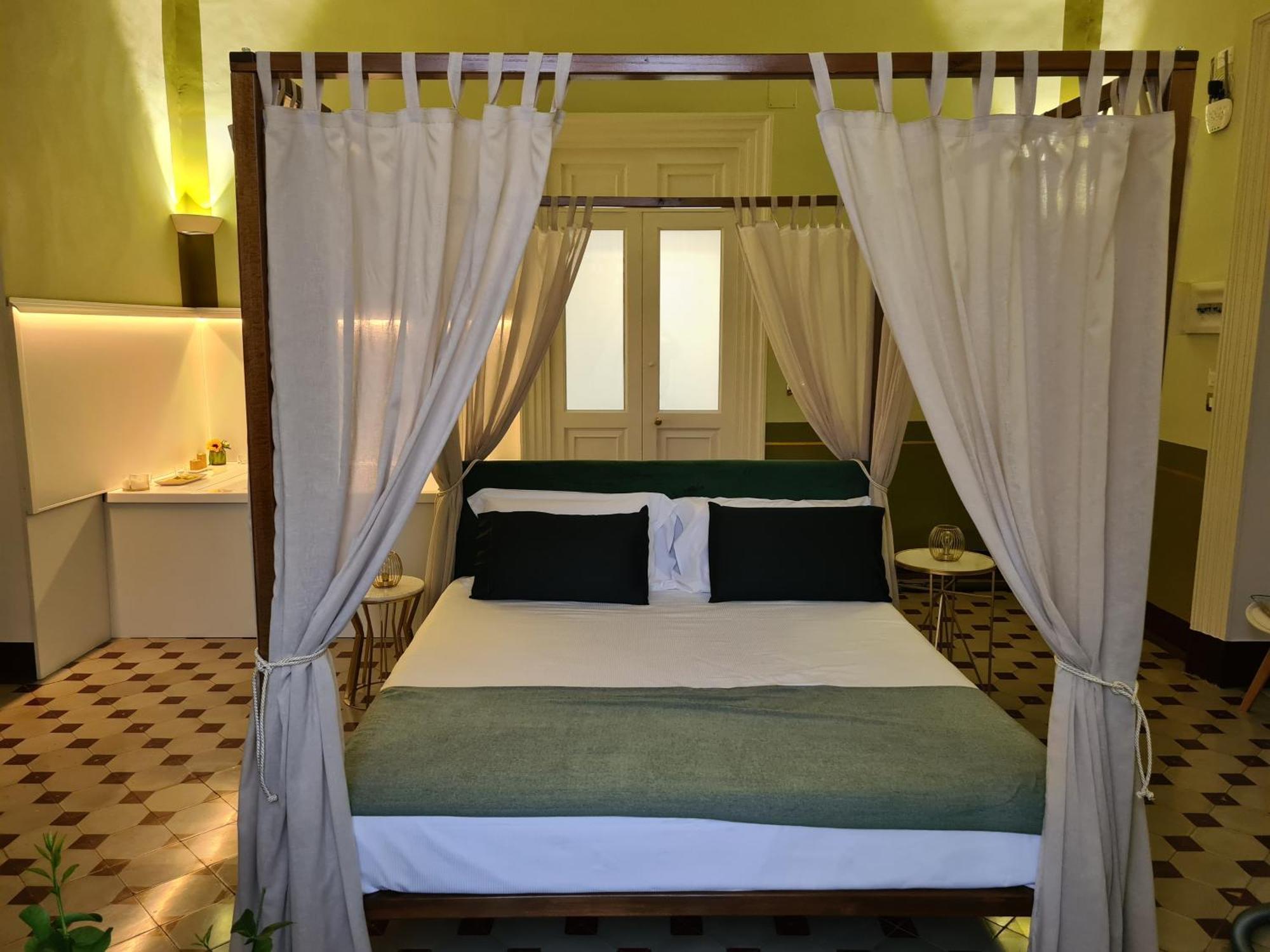 Toscano Palace Luxury Rooms Катания Экстерьер фото
