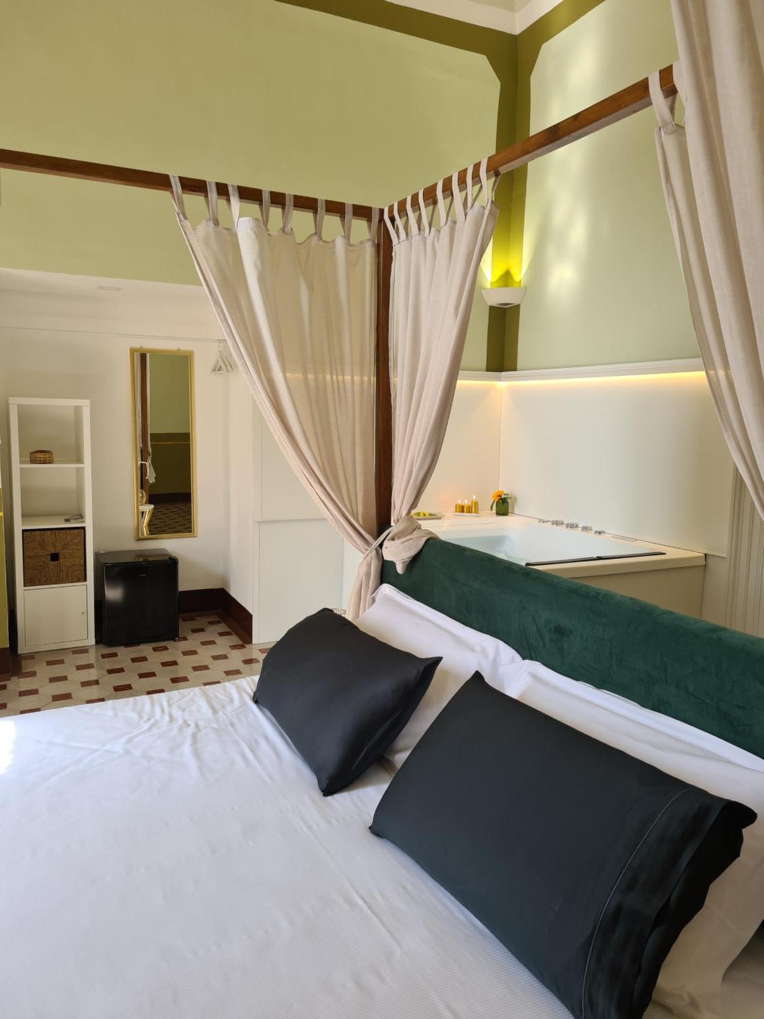 Toscano Palace Luxury Rooms Катания Экстерьер фото